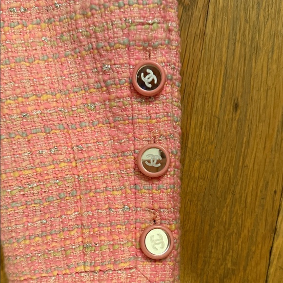 CHANEL Classic Pink Tweed Suit - Picture 5 of 5